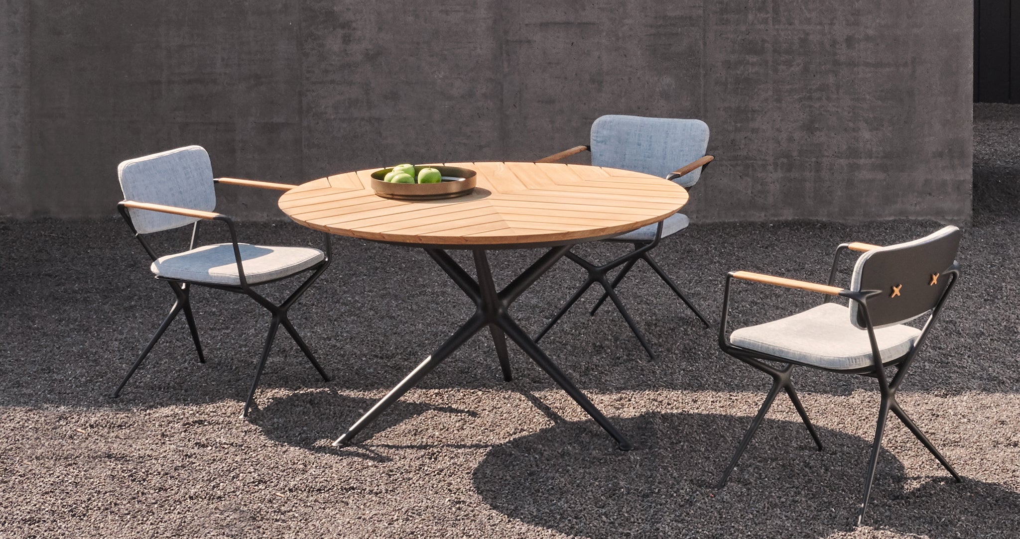 EXES Outdoor Furniture
