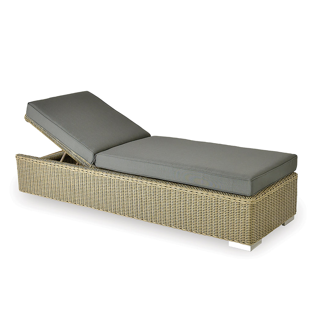 Nautilus Lounger